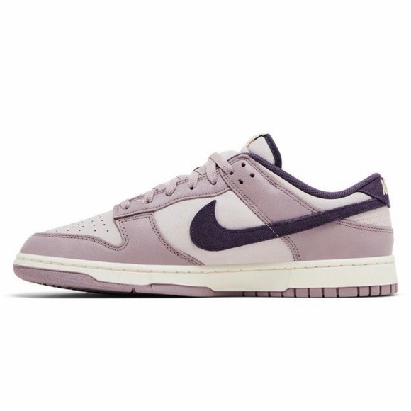 Nike DUNK LOW SE
"LIGHT VIOLET ORE" - Picture 3 of 7